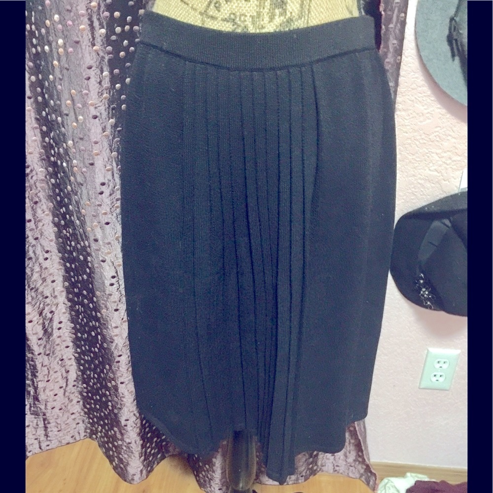 St John Collection Pleated Front Panel Knit Skirt